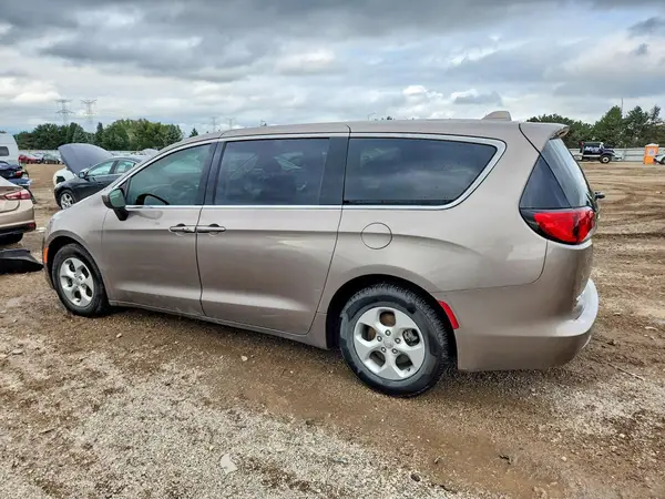 2C4RC1CG0HR827124 — 2017 Chrysler Pacifica, photo 2 from Copart, Front end