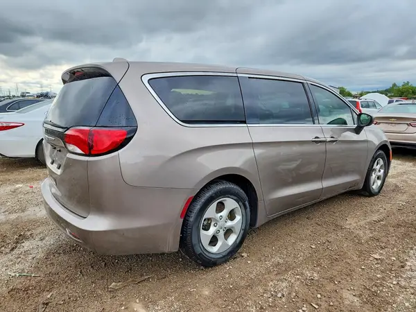 2C4RC1CG0HR827124 — 2017 Chrysler Pacifica, photo 3 from Copart, Front end