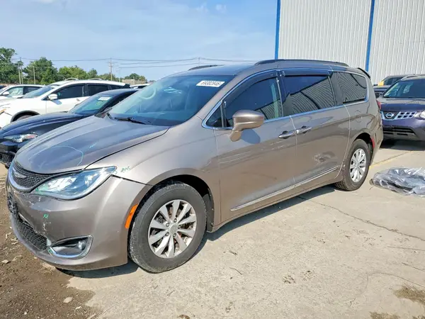 2C4RC1BG7HR803727 Chrysler Pacifica 2017 — Rear end damage, before-repair photo