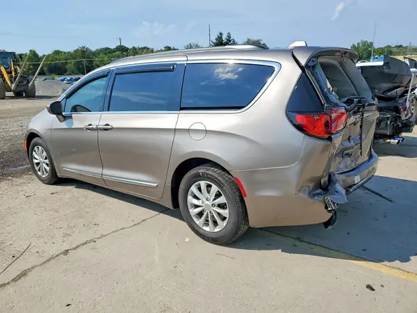 2C4RC1BG7HR803727 — 2017 Chrysler Pacifica, photo 2 from Copart, Rear end