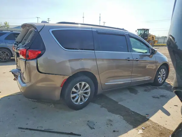 2C4RC1BG7HR803727 — 2017 Chrysler Pacifica, photo 3 from Copart, Rear end