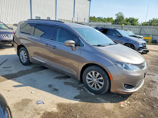 2C4RC1BG7HR803727 — 2017 Chrysler Pacifica, photo 4 from Copart, Rear end