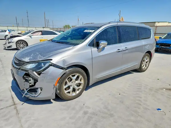 2C4RC1GG1HR521222 Chrysler Pacifica 2017 — uszkodzenie Przód, zdjęcie przed naprawą