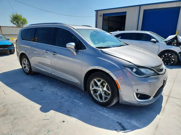 2C4RC1GG1HR521222 — 2017 Chrysler Pacifica, zdjęcie 4 z Copart, Przód