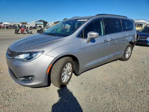 2C4RC1BG3HR733739 — 2017 Chrysler Pacifica, Parte trasera (Rear End), fotos antes de reparar