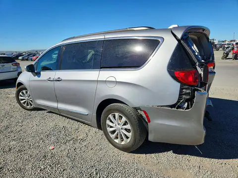 2C4RC1BG3HR733739 — 2017 Chrysler Pacifica, zdjęcie 2 z Copart 23.10.2026, Tył