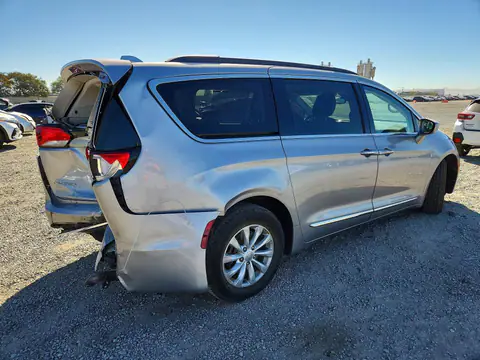2C4RC1BG3HR733739 — 2017 Chrysler Pacifica, zdjęcie 3 z Copart 23.10.2026, Tył