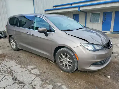 2C4RC1DG6HR544287 — 2017 Chrysler Pacifica, photo 4 from Copart 22.10.2026, Front end