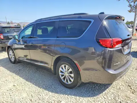 2C4RC1BG9HR517491 — 2017 Chrysler Pacifica, photo 2 from Copart 22.09.2026, Mechanical damage