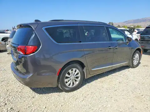 2C4RC1BG9HR517491 — 2017 Chrysler Pacifica, photo 3 from Copart 22.09.2026, Mechanical damage