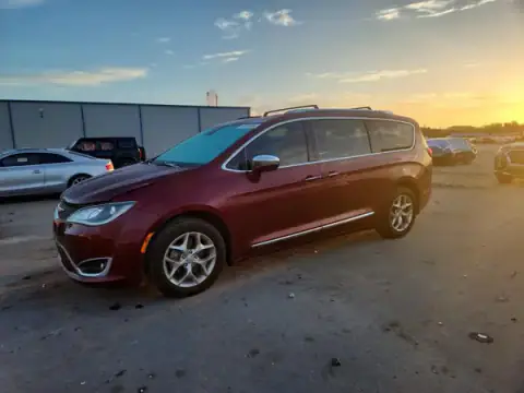 2C4RC1GG3HR620382 — 2017 Chrysler Pacifica, Мелкие вмятины and царапины (Minor Dent/Scratches), before-repair photos