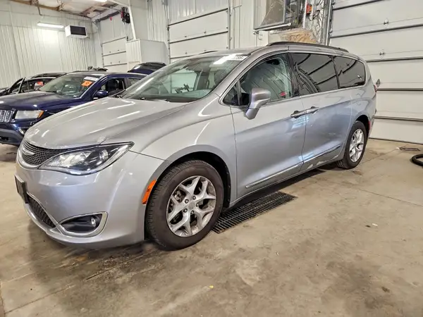 2C4RC1BG9HR669836 Chrysler Pacifica 2017 — uszkodzenie Uszkodzenia mechaniczne, zdjęcie przed naprawą