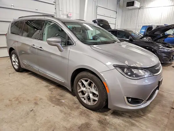 2C4RC1BG9HR669836 — 2017 Chrysler Pacifica, zdjęcie 4 z Copart 08.10.2026, Uszkodzenia mechaniczne