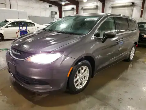 2C4RC1DG2HR688984 Chrysler Pacifica 2017 — uszkodzenie Przód, zdjęcie przed naprawą