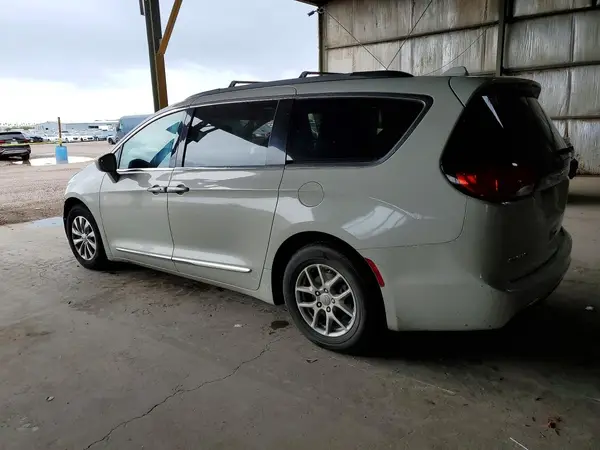 2C4RC1BG2HR702563 — 2017 Chrysler Pacifica, photo 2 from Copart, Front end