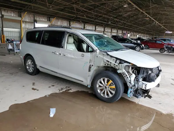 2C4RC1BG2HR702563 — 2017 Chrysler Pacifica, photo 4 from Copart, Front end