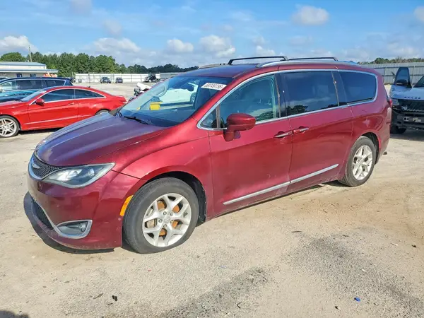 2C4RC1EGXHR614369 Chrysler Pacifica 2017 — Front end damage, before-repair photo