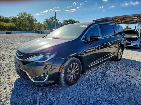 2C4RC1BG6HR667400 Chrysler Pacifica 2017 — Side damage, before-repair photo