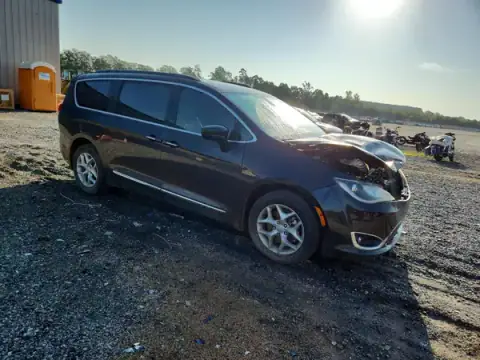 2C4RC1BG7HR638262 — 2017 Chrysler Pacifica, zdjęcie 4 z Copart, Przód