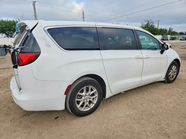 2C4RC1CGXHR598077 — 2017 Chrysler Pacifica, photo 3 from Copart 07.10.2026, Rear end