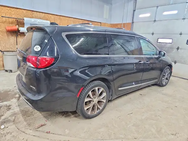 2C4RC1GG7HR648010 — 2017 Chrysler Pacifica, photo 3 from Copart 07.10.2026, Front end