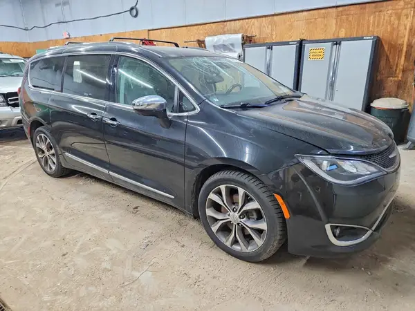 2C4RC1GG7HR648010 — 2017 Chrysler Pacifica, photo 4 from Copart 07.10.2026, Front end