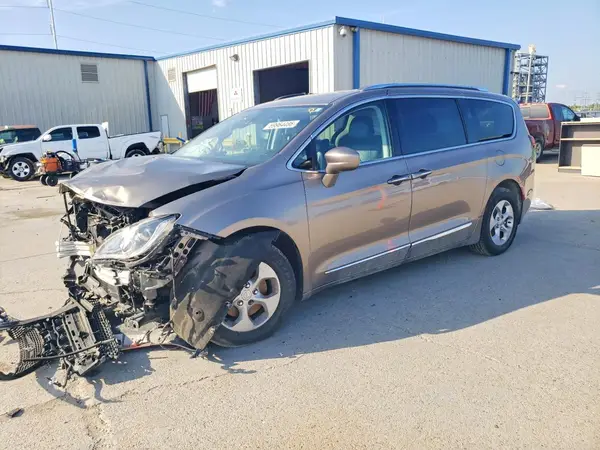 2C4RC1EG2HR537187 — 2017 Chrysler Pacifica, Przód (Front End), zdjęć przed naprawą
