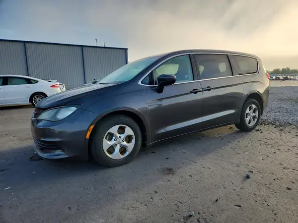 2C4RC1CG2HR521803 Chrysler Pacifica 2017 — Minor dents and scratches damage, before-repair photo