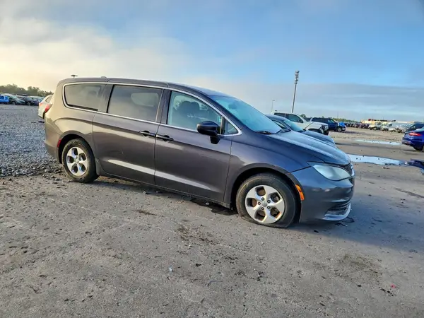 2C4RC1CG2HR521803 — 2017 Chrysler Pacifica, photo 4 from Copart 05.10.2026, Minor dents and scratches