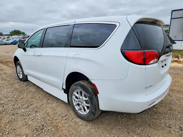 2C4RC1CG5HR500945 — 2017 Chrysler Pacifica, zdjęcie 2 z Copart, Grad