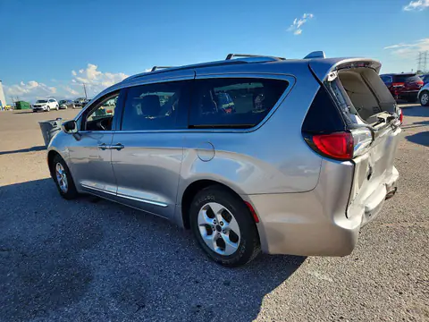 2C4RC1EG8HR636306 — 2017 Chrysler Pacifica, photo 2 from Copart 23.10.2026, Rear end