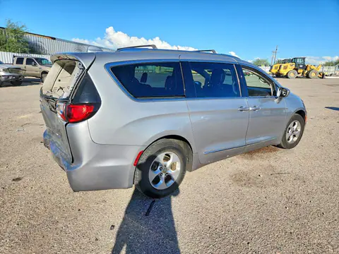 2C4RC1EG8HR636306 — 2017 Chrysler Pacifica, photo 3 from Copart 23.10.2026, Rear end