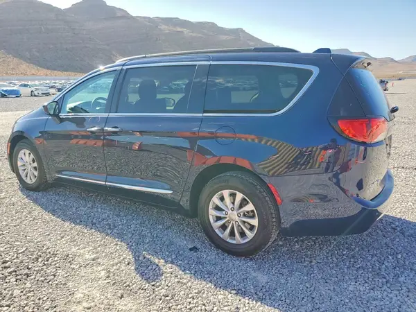 2C4RC1BG2HR743730 — 2017 Chrysler Pacifica, photo 2 from Copart 14.10.2026, Side