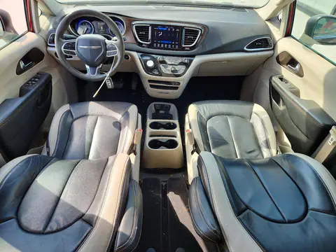 2C4RC1DGXHR522177 — 2017 Chrysler Pacifica, фото 8 с аукциона Copart 20.10.2026, Мелкие вмятины и царапины