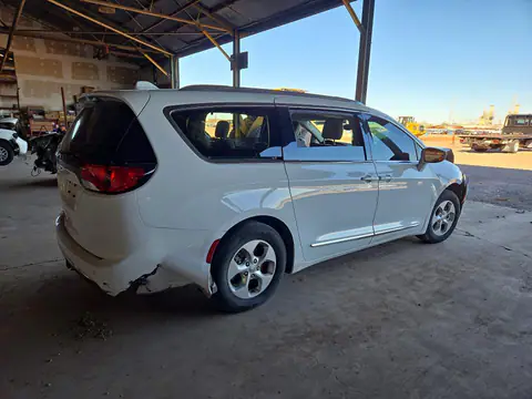 2C4RC1EG0HR764166 — 2017 Chrysler Pacifica, фото 3 з Copart 26.10.2026, Передня частина