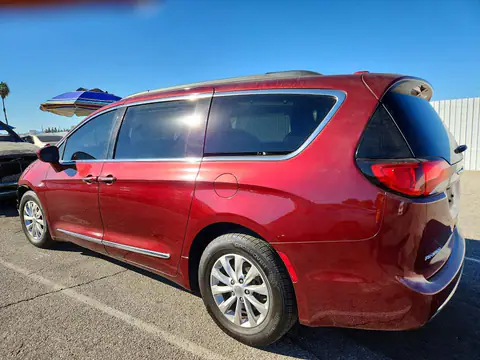 2C4RC1BG0HR509246 — 2017 Chrysler Pacifica, photo 2 from Copart 16.10.2026, Front end