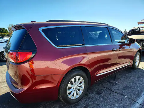 2C4RC1BG0HR509246 — 2017 Chrysler Pacifica, photo 3 from Copart 16.10.2026, Front end