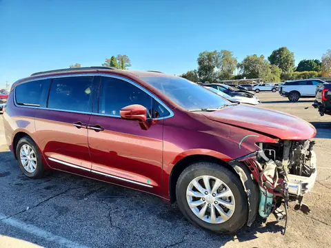2C4RC1BG0HR509246 — 2017 Chrysler Pacifica, photo 4 from Copart 16.10.2026, Front end