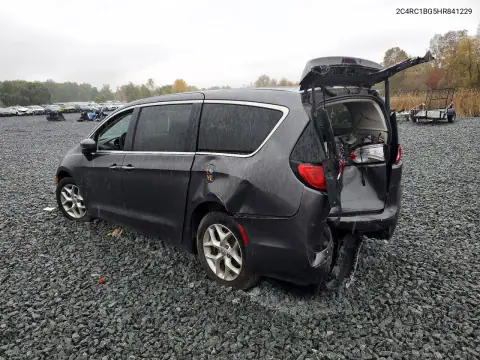 2C4RC1BG5HR841229 — 2017 Chrysler Pacifica, photo 2 from Copart, Rear end