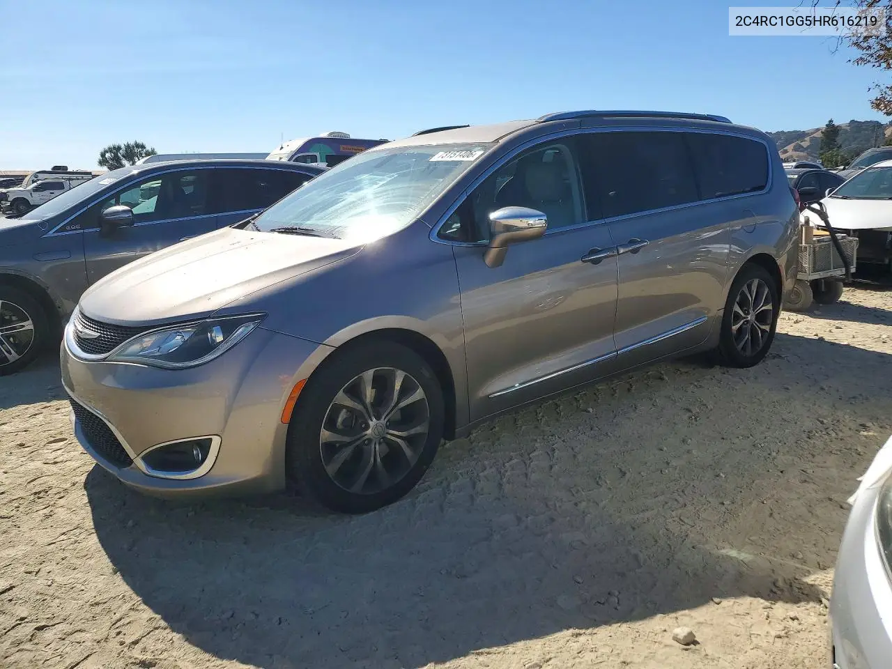2C4RC1GG5HR616219 Chrysler Pacifica 2017 — Mechanical damage damage, before-repair photo