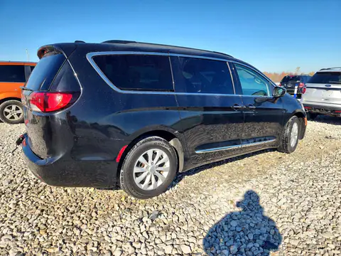 2C4RC1BG0HR837802 — 2017 Chrysler Pacifica, photo 3 from Copart, Rear end
