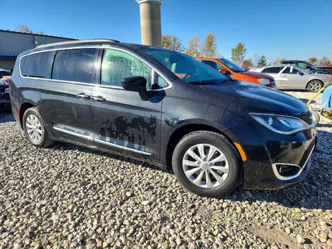 2C4RC1BG0HR837802 — 2017 Chrysler Pacifica, photo 4 from Copart, Rear end