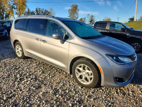 2C4RC1EGXHR841304 — 2017 Chrysler Pacifica, photo 4 from Copart, Mechanical damage