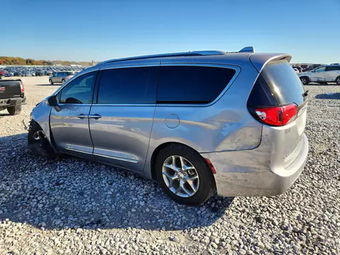 2C4RC1GG0HR531160 — 2017 Chrysler Pacifica, photo 2 from Copart, Front end