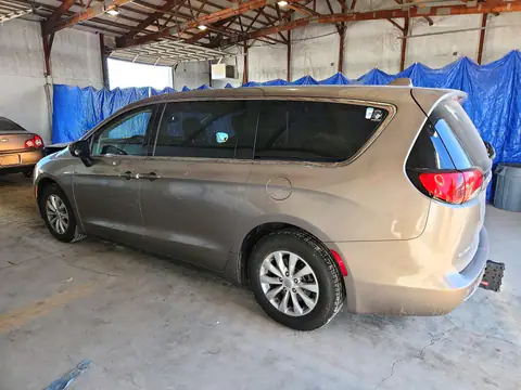 2C4RC1DG6HR552955 — 2017 Chrysler Pacifica, photo 2 from Copart, Front end