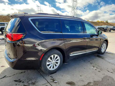 2C4RC1BG2HR691774 — 2017 Chrysler Pacifica, zdjęcie 3 z Copart 28.10.2026, Przód