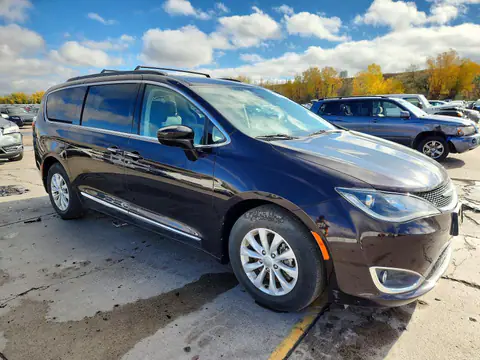 2C4RC1BG2HR691774 — 2017 Chrysler Pacifica, zdjęcie 4 z Copart 28.10.2026, Przód