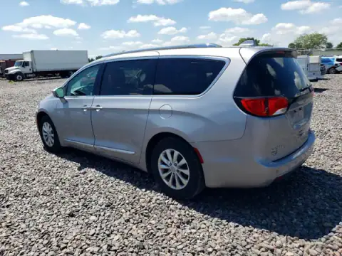 2C4RC1BG9JR211106 — 2018 Chrysler Pacifica, zdjęcie 2 z Copart, Przód