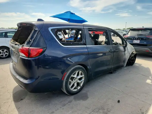 2C4RC1FG3JR270906 — 2018 Chrysler Pacifica, фото 3 с аукциона Copart 05.10.2026, Пожар
