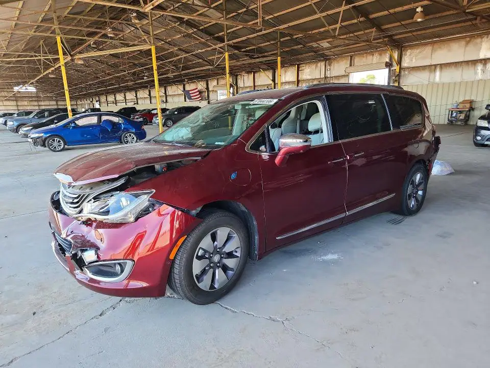 2C4RC1N77JR183415 Chrysler Pacifica 2018 — Front end damage, before-repair photo
